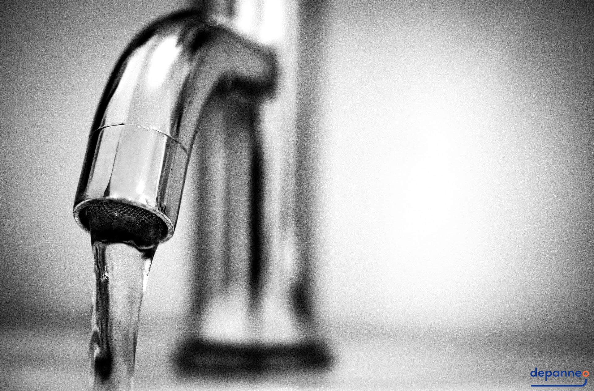 3 manières de augmenter la pression de l'eau des toilettes