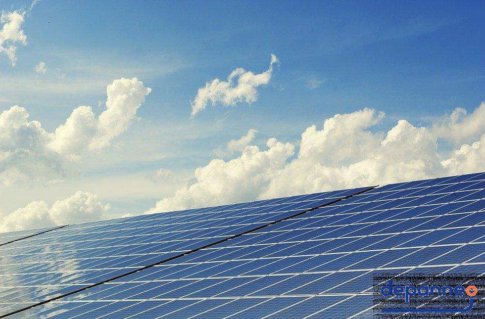 Que dit la réglementation concernant les panneaux photovoltaïques sur les toitures ?