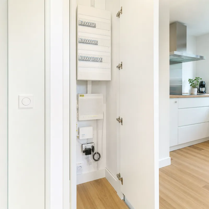 Gaine technique logement avec tableau et coffret de communication